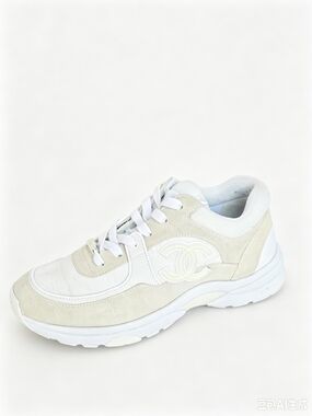 Chanel White & Cream CC Logo Leather Sneaker - Women